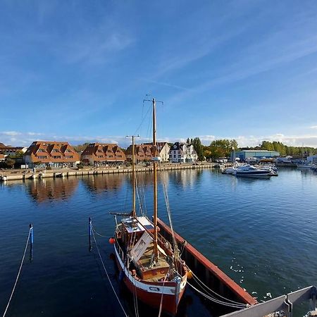 Ferienwohnung Hafenblick Wiek auf Rügen Esterno foto