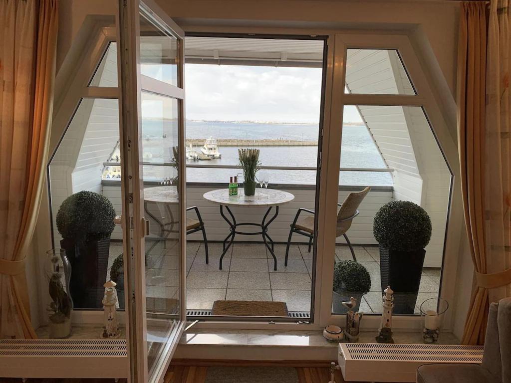Ferienwohnung Hafenblick Wiek auf Rügen Esterno foto
