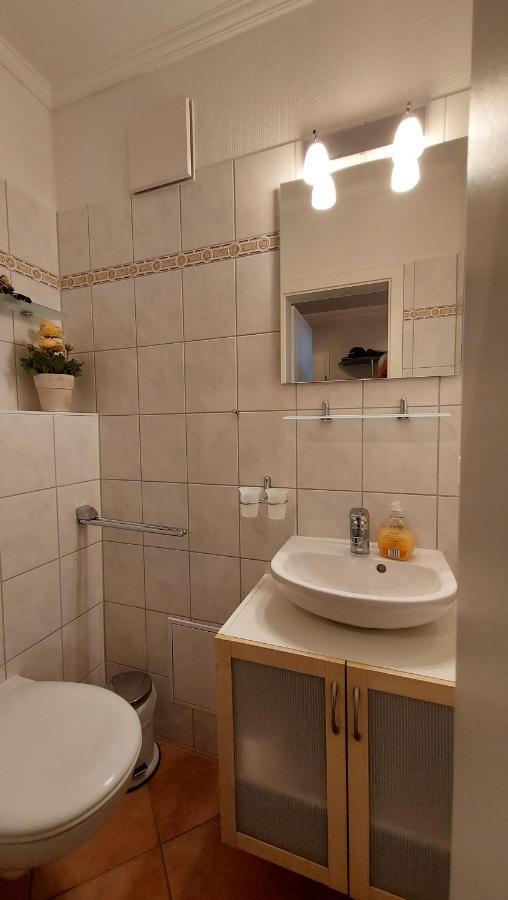 Ferienwohnung Hafenblick Wiek auf Rügen Esterno foto
