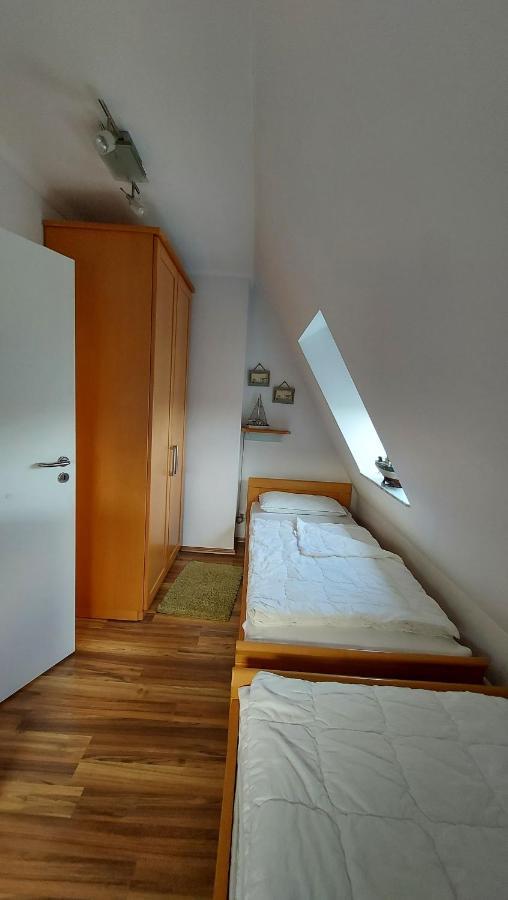Ferienwohnung Hafenblick Wiek auf Rügen Esterno foto