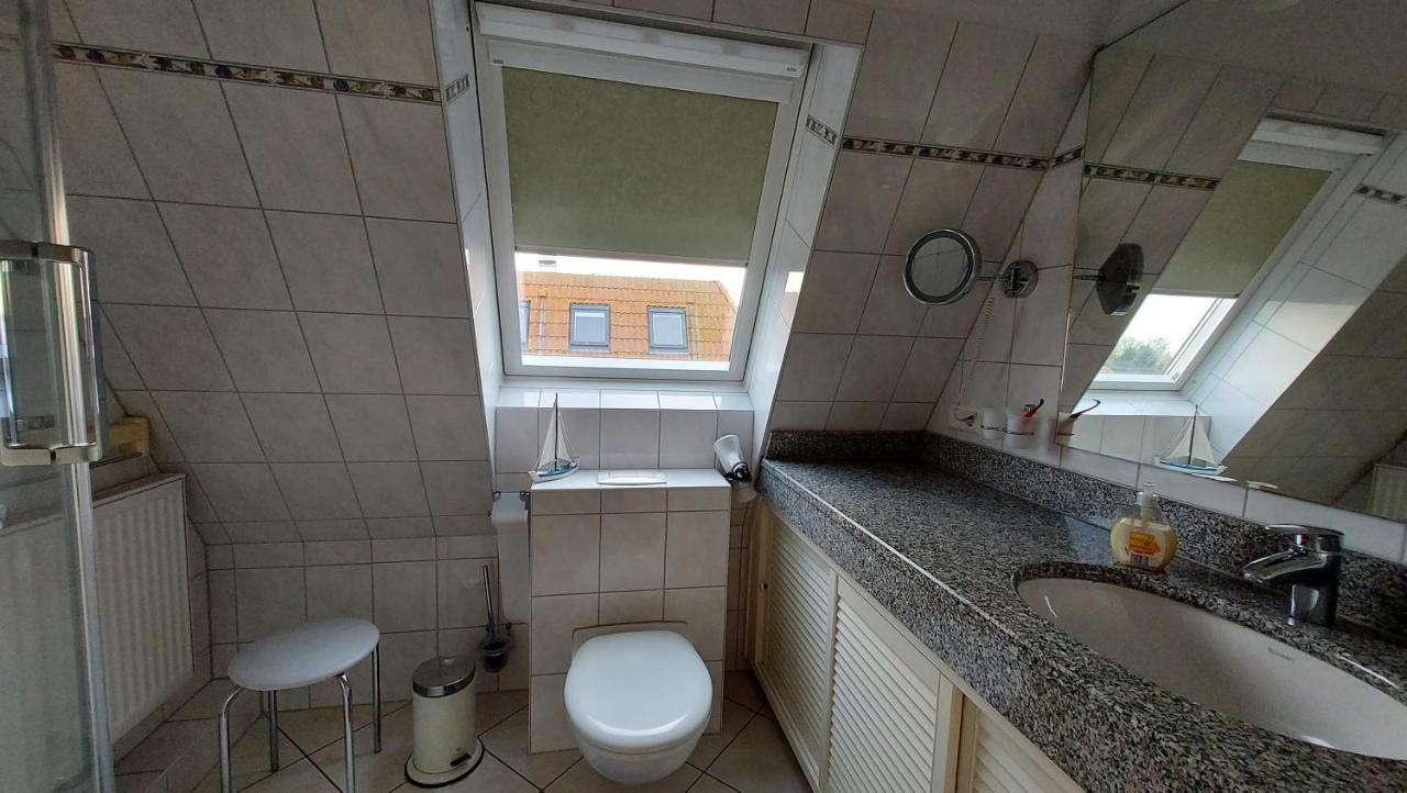 Ferienwohnung Hafenblick Wiek auf Rügen Esterno foto