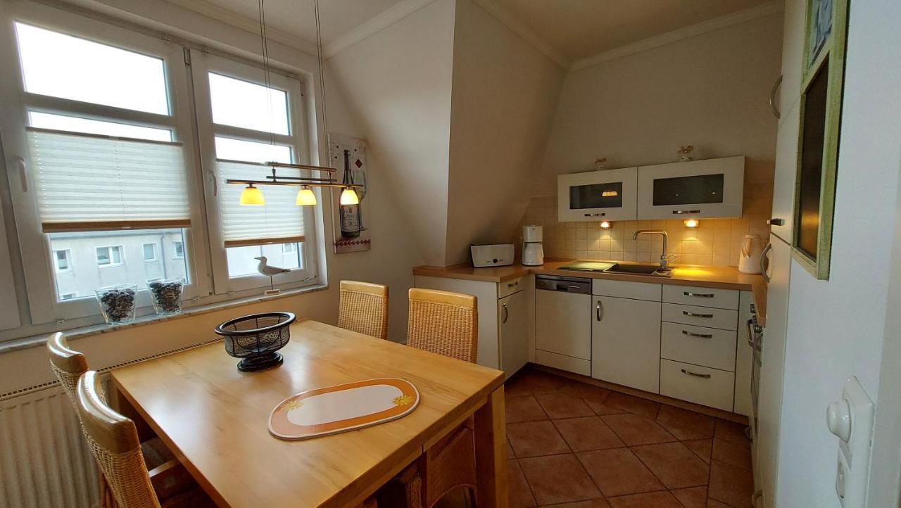 Ferienwohnung Hafenblick Wiek auf Rügen Esterno foto
