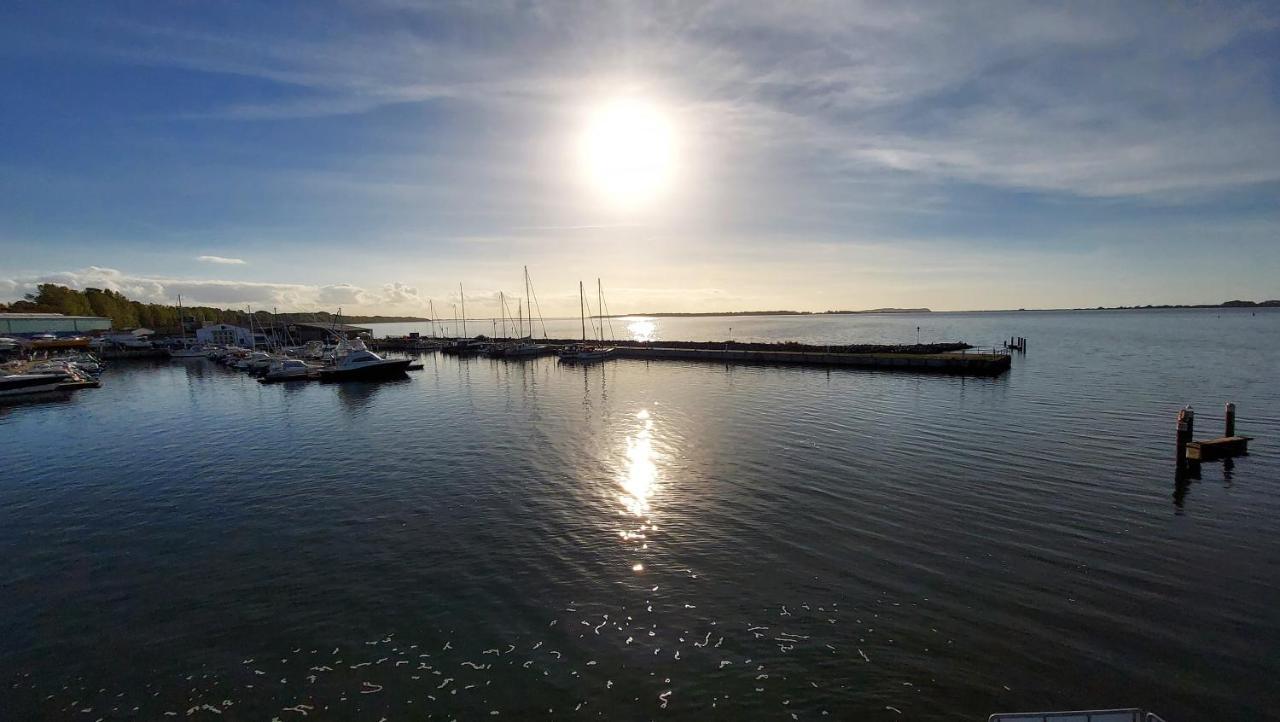 Ferienwohnung Hafenblick Wiek auf Rügen Esterno foto