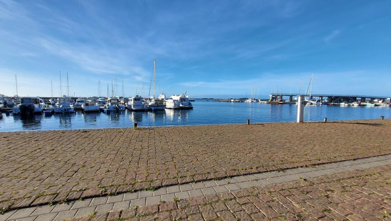 Ferienwohnung Hafenblick Wiek auf Rügen Esterno foto