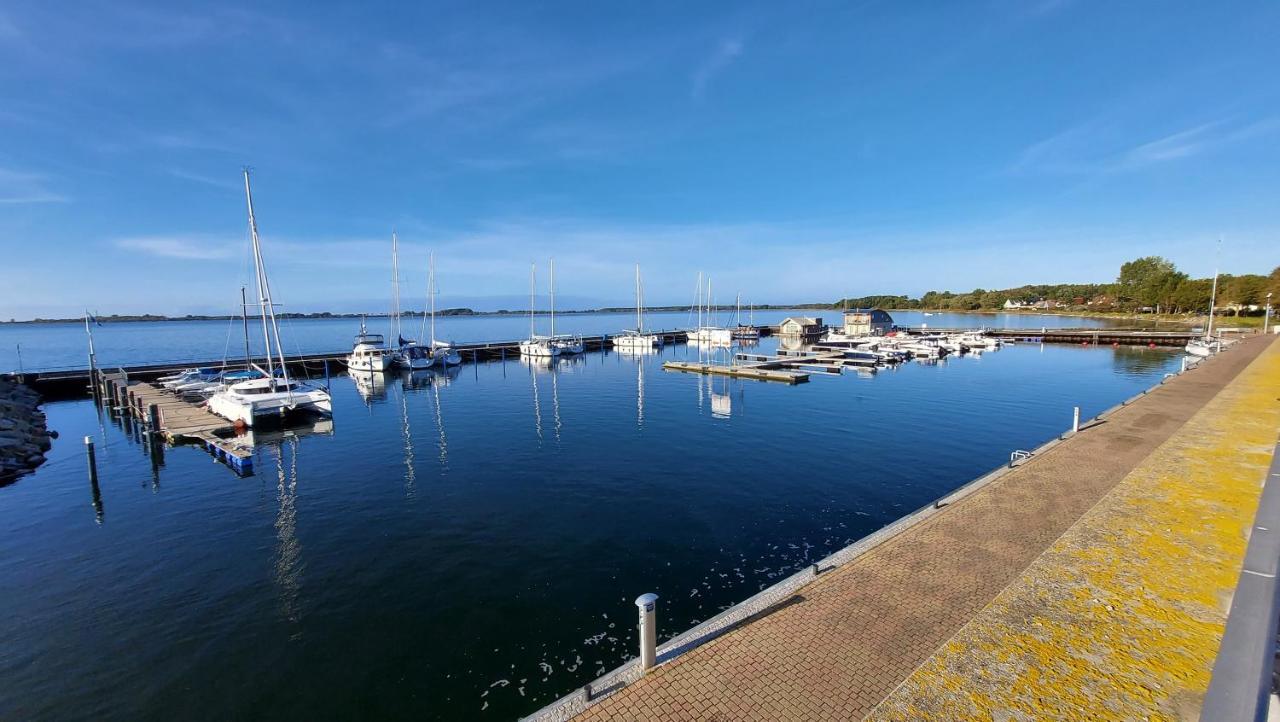 Ferienwohnung Hafenblick Wiek auf Rügen Esterno foto