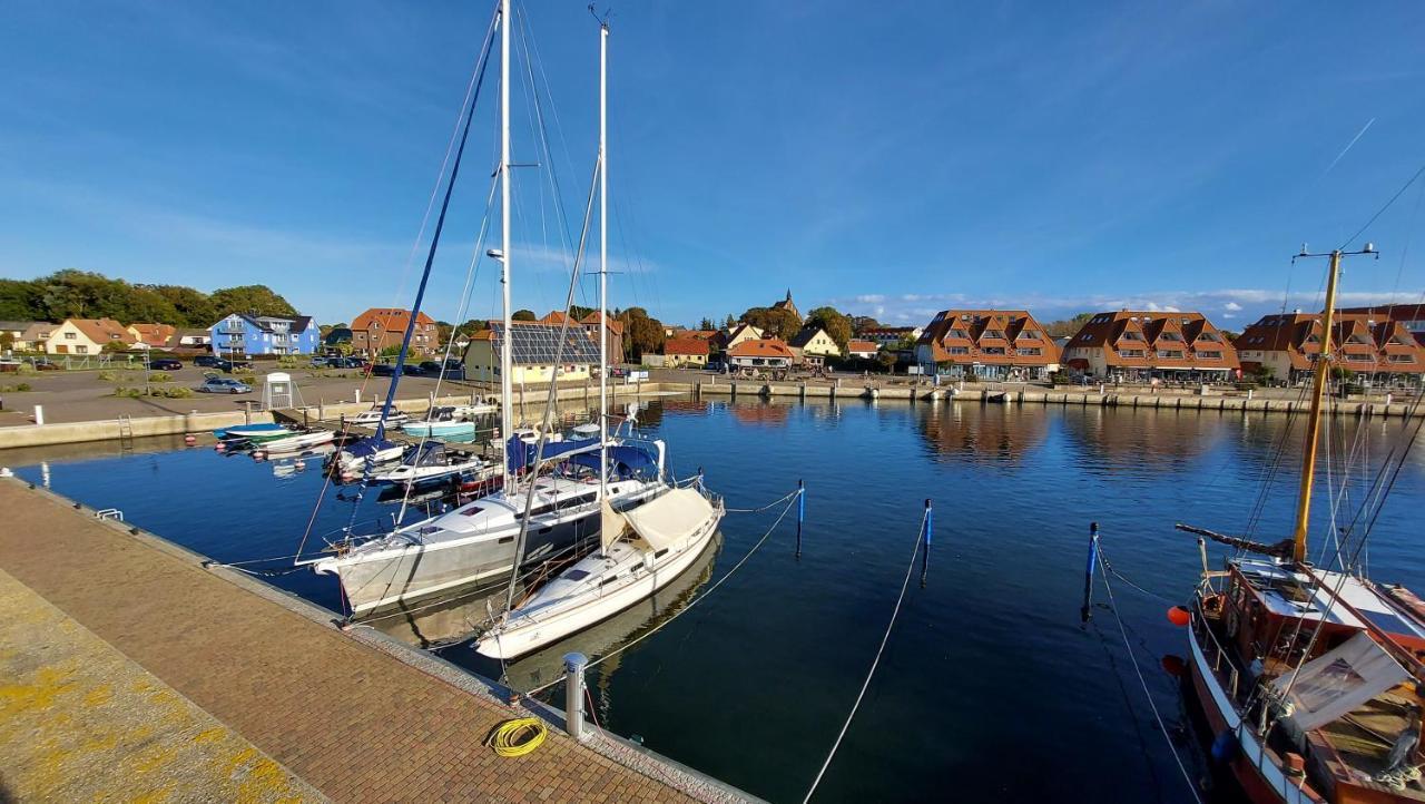 Ferienwohnung Hafenblick Wiek auf Rügen Esterno foto